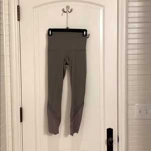 Wunder Under Cropped Leggings